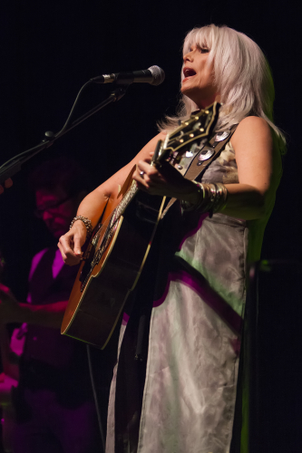 Emmylou-Harris-04