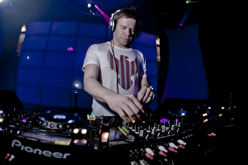 Ferry-Corsten-02