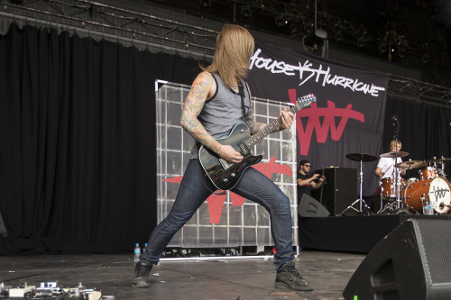 House-Vs-Hurricane-02