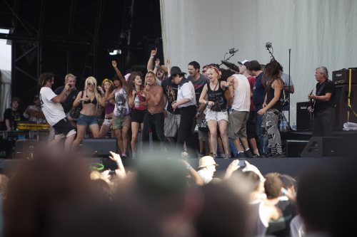 Iggy-And-The-Stooges-09