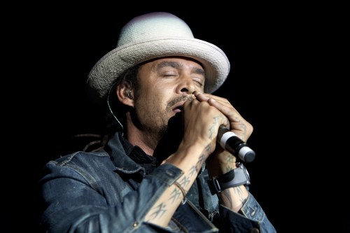 Michael-Franti-And-Spearhead-01