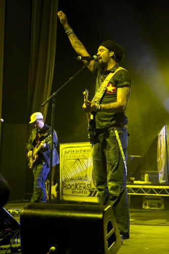 Michael-Franti-And-Spearhead-01 (1)
