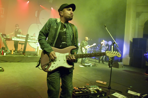 Michael-Franti-And-Spearhead-04