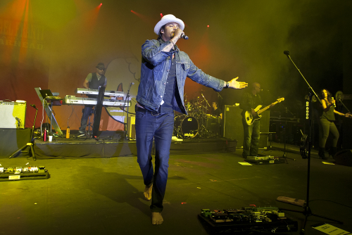 Michael-Franti-And-Spearhead-05