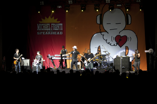 Michael-Franti-And-Spearhead-09