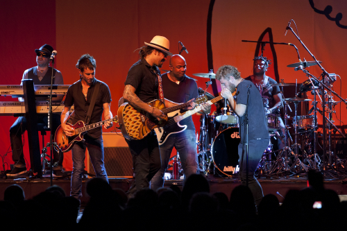 Michael-Franti-And-Spearhead-10