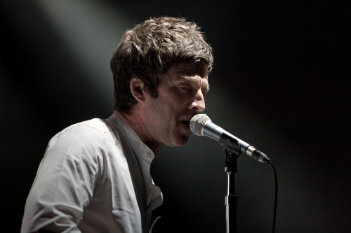 Noel-Gallaghers-High-Flying-Birds-06