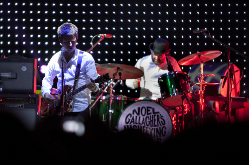 Noel-Gallaghers-High-Flying-Birds-07