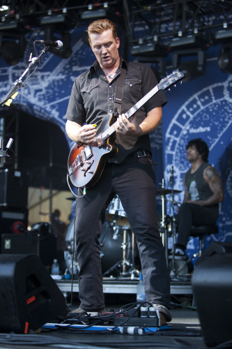 Queens-Of-The-Stone-Age-04