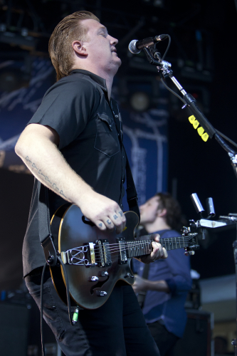 Queens-Of-The-Stone-Age-06