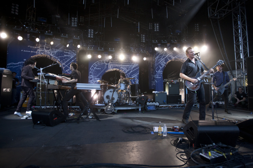 Queens-Of-The-Stone-Age-09