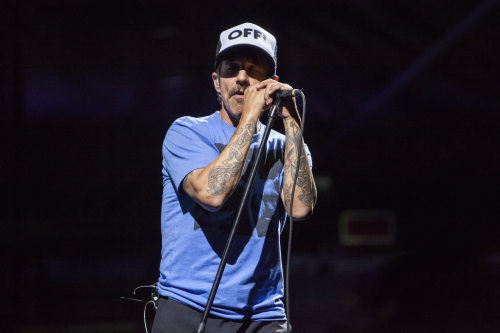 Red-Hot-Chili-Peppers-01