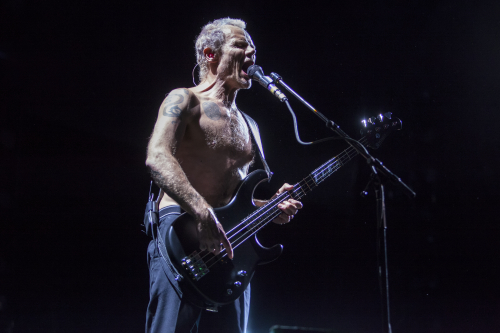 Red-Hot-Chili-Peppers-06