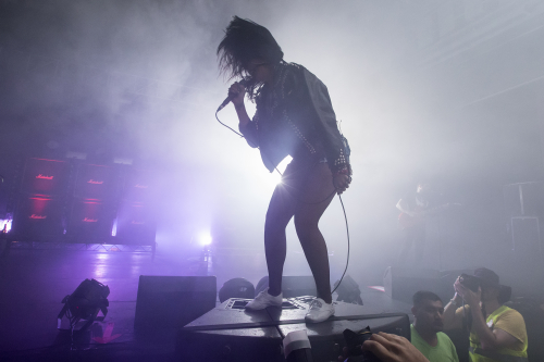 Sleigh-Bells-05