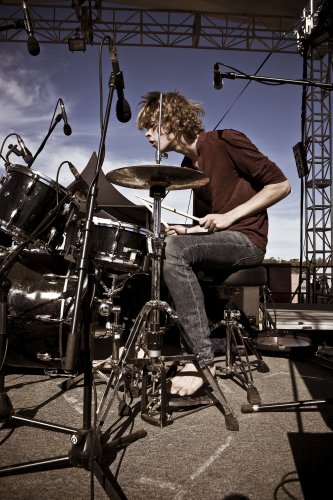 Tame-Impala-02 (1) (1) (1) (1)