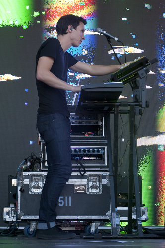 The-Naked-And-Famous-09