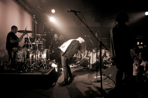 The-Screaming-Jets-02