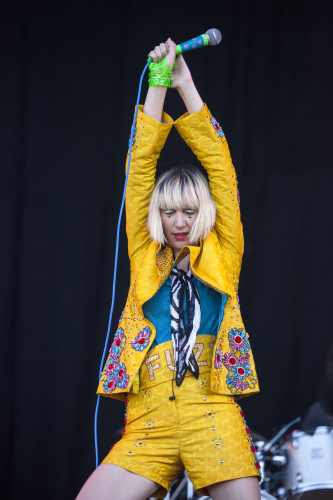 Yeah-Yeah-Yeahs-02