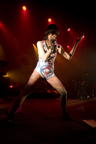 Yeah-Yeah-Yeahs-02 (1)