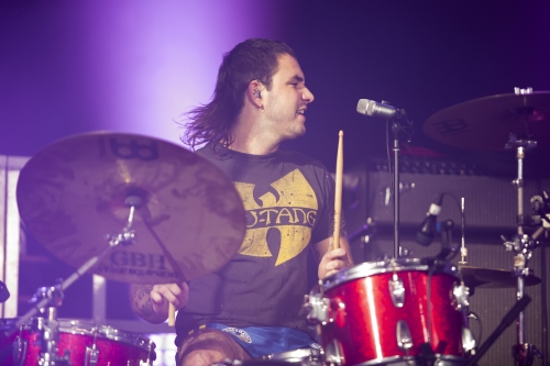 amyl and the sniffers the world is a vampire festival 06