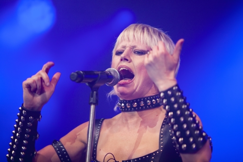 amyl and the sniffers the world is a vampire festival 08