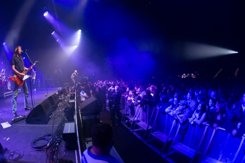 amyl and the sniffers the world is a vampire festival 16