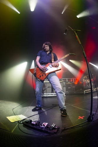 amyl and the sniffers the world is a vampire festival 19