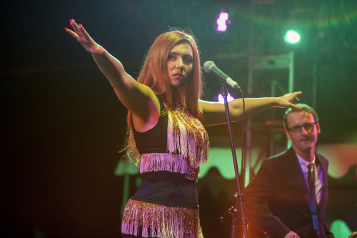 clairy-browne-the-bangin-rackettes-08