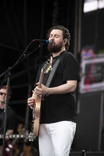 courteeners yours and owls 2025 01