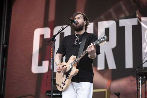 courteeners yours and owls 2025 08