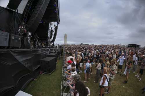 courteeners yours and owls 2025 13