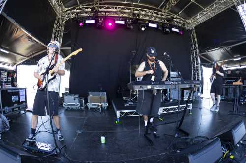 giraffehead yours and owls 2025 09