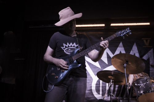 luna bugs the imperial hotel 04