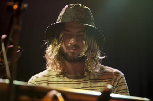 shining bird the farmer and the owl 02