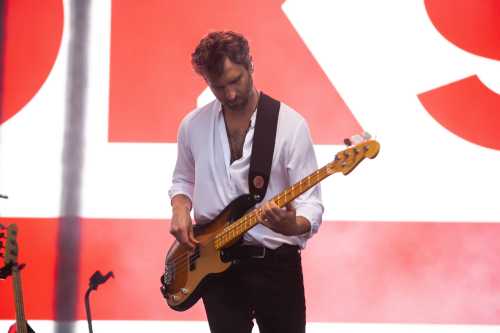 the kooks yours and owls 2025 02