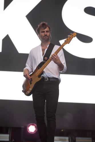 the kooks yours and owls 2025 03