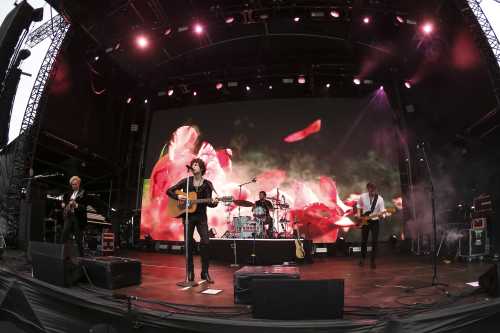 the kooks yours and owls 2025 06