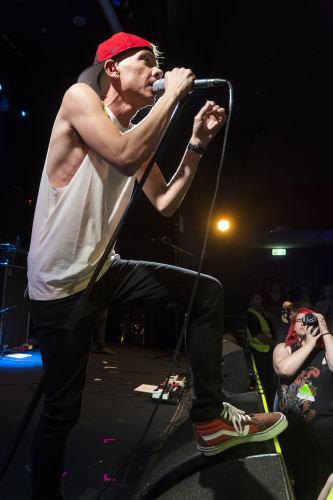 the red jumpsuit apparatus the manning bar 09