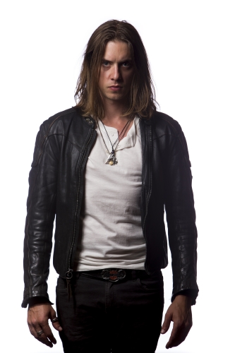 tracer el pistolero artwork photo shoot 06