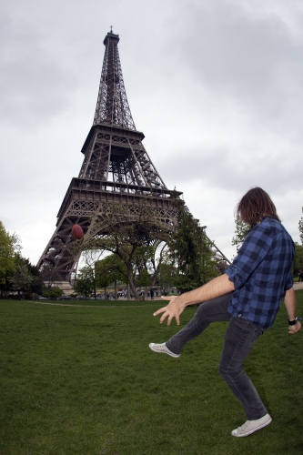 tracer off day eiffel tower paris FR may 2012 05