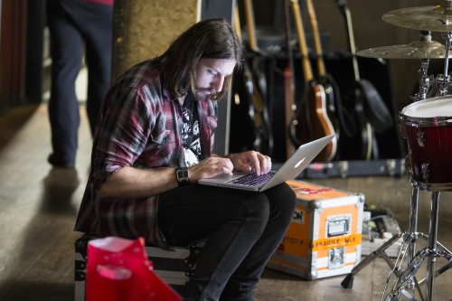 tracer sticky fingers 01